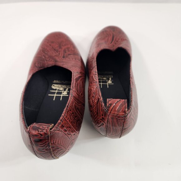 Tic-Tac-Toes Red Tooled Leather Shoe Women's US Size 8.5 Pump Low Heel - Picture 11 of 12
